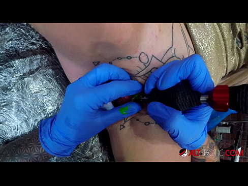 ❤️ Extrem tätowierte Hottie Sully Savage hat ein Tattoo auf ihrer Klitoris ❤️ Anal porn bei uns de.mrpornogratis.ru ❌